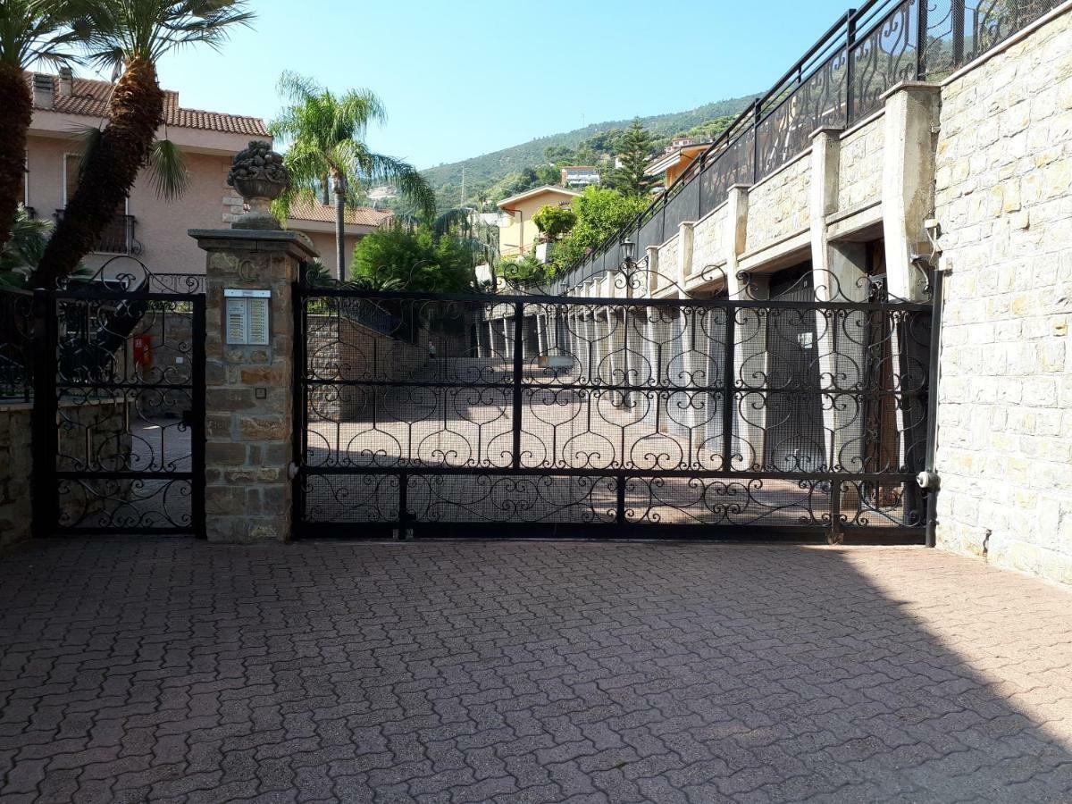 Rifugio Societa Semplice Lägenhet Ospedaletti Exteriör bild